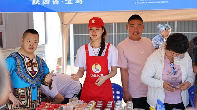 图为活动现场